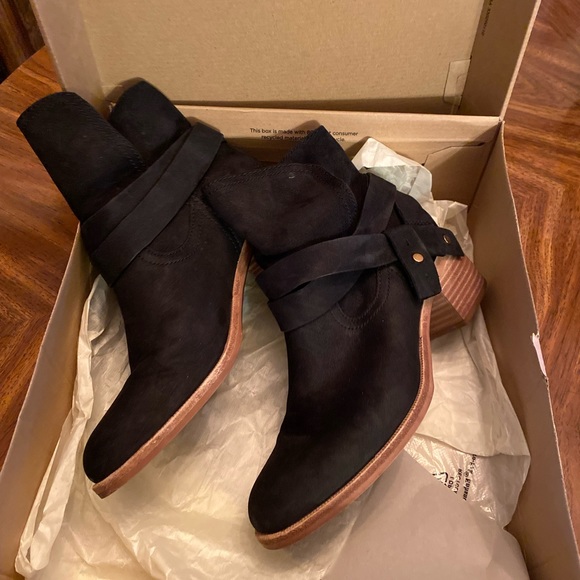 UGG Shoes - Ladies UGG  Boots